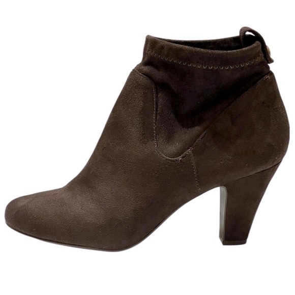 BCBG BROWN DELILAH FAUX SUEDE SLIP ON ANKLE BOOTS SZ 8M EUC - Picture 1 of 15